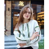 Белая женская блузка вышиванка с зеленой вышивкой и кружевом на рукавах 