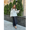 Вишита біла блузка вишиванка з чорною вишивкою та мереживом на рукавах 