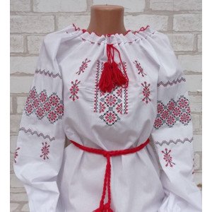 Вишиванка жіноча батистова білого кольору зі стильною вишивкою