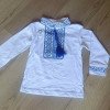 Вышитая футболка на длинный рукав, белый трикотаж с синей вышивкой