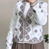 Вишитий молочний піджак з джинсової тканини з різнокольоровою вишивкою