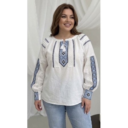 Вышиванка женская батал молочного цвета с голубым узором
