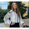 Біла ніжна вишиванка з квітковою вишивкою